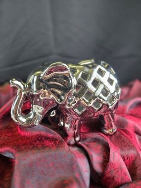 Chrome Elephant Tea Light Holder – Cutout Glow Design